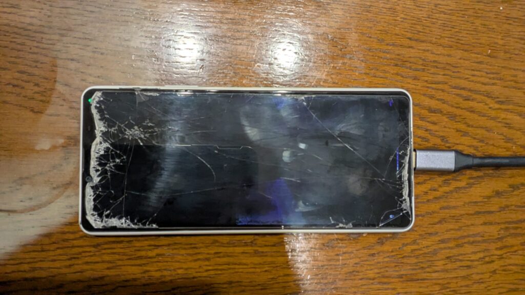 初期症状から数日後のスマートフォンの画面（真っ黒）