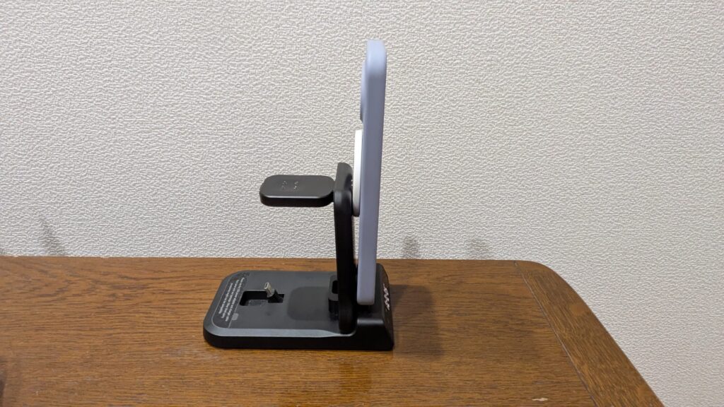 物理的なUSB-C端子に差し込むタイプなので、スマホケースやリングがあってもそのまま充電可能。もちろんPixelでなくてもOK