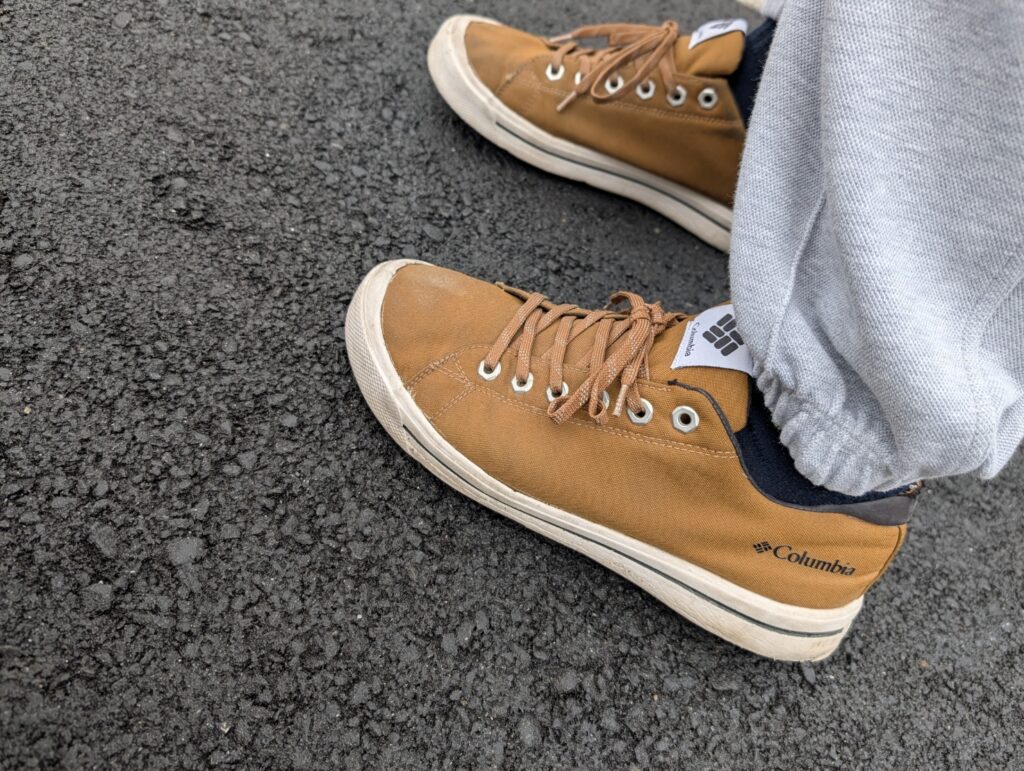 4年以上履き続けている「コロンビア ホーソンレイン ロウ アドバンス スリー オムニテック」を履いている写真