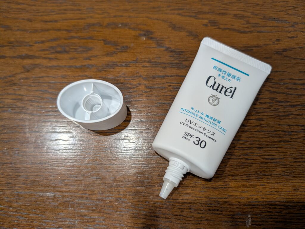 キュレルの日焼け止め「潤浸保湿UVエッセンス」の写真