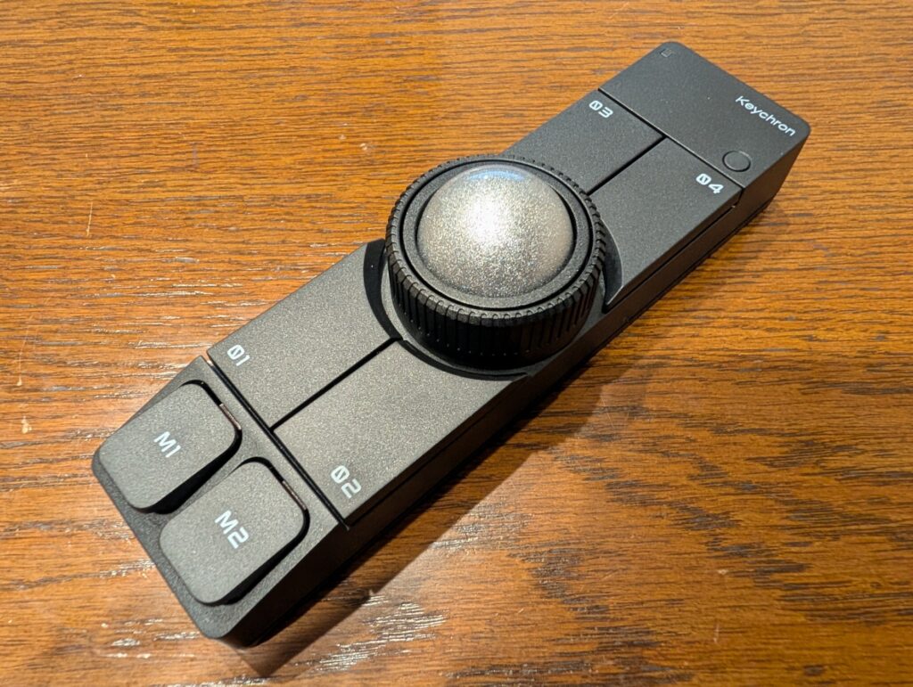 Nape Pro本体カラーBlackとシルバーボールの組み合わせ。ブラックボールと比べてシックで上品なアクセントがあり大人っぽいデザインに