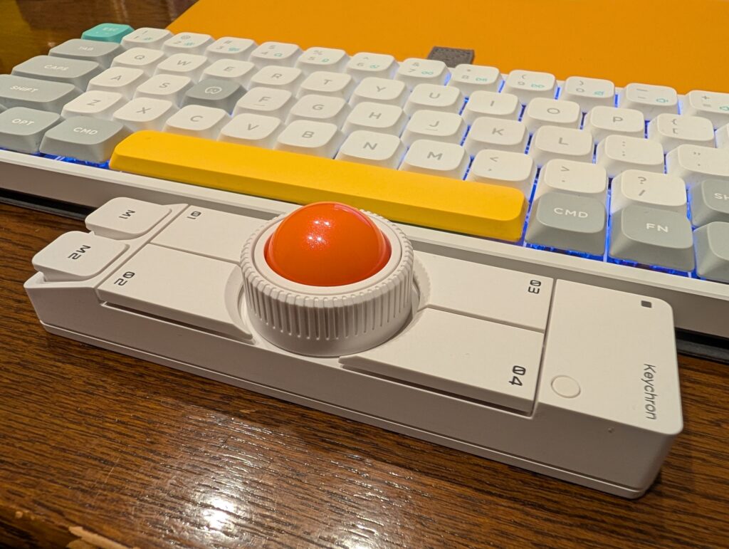 お気に入りの可愛いキーボードNuPhy Air60 V2と新入りの可愛いNape Pro目玉焼きエディション。デスク周りが可愛いの2乗に！